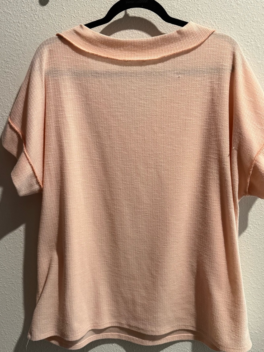 Women's Lightweight V-Neck Top in Peach - Picture 2 of 2